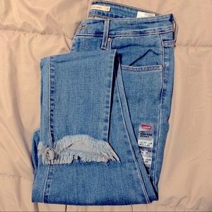 Levi’s 721 High Rise Skinny w. Ripped Ankle